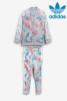 floral adidas outfit